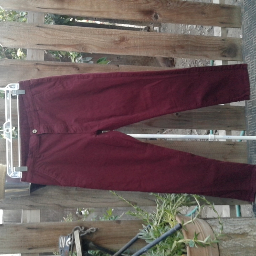Men's maroon jeans size 32-28 great condition